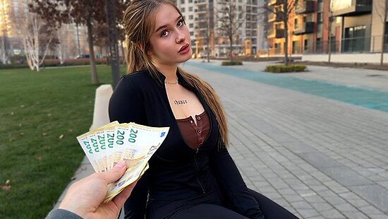 Студентка ебется за деньги