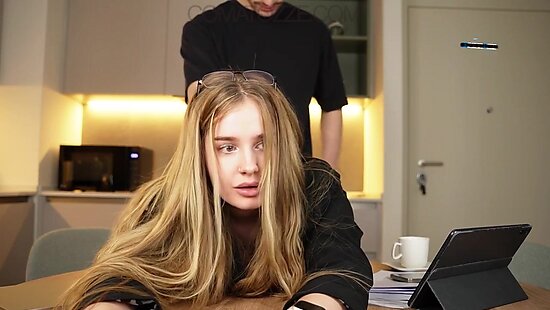 Пригласил домой секретаршу что бы дать возможность получить повышение