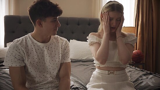 С русским переводом - Брат помогает сестре лишится девственности