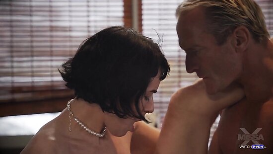 С русским переводом - Жена изменяет мужу с механиком